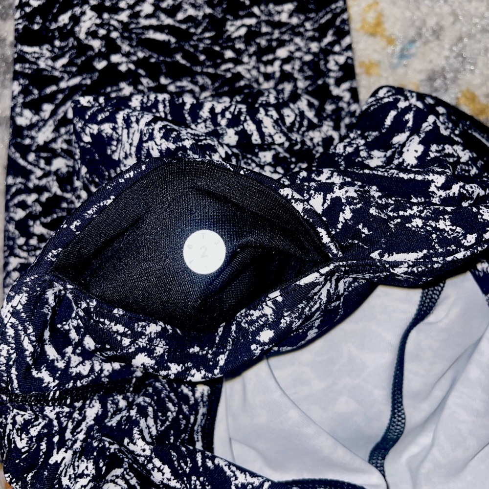 Lululemon Women’s 28” Black/White Leggings